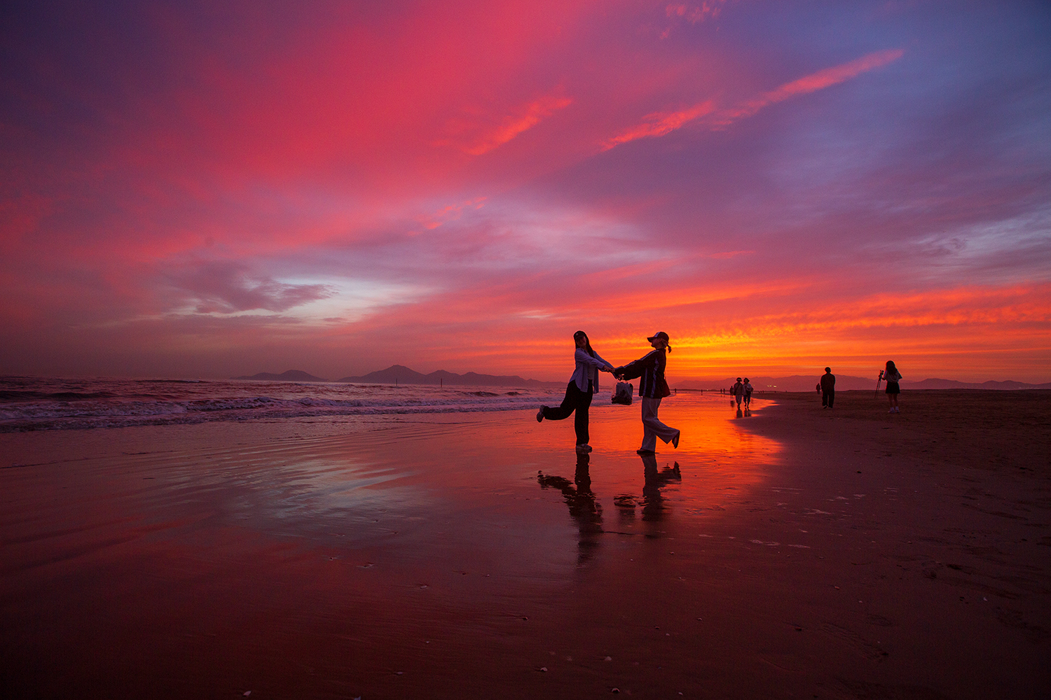 PHOTO BY  | Canon EOS 5D Mark III | 2024:05:12 19:27:44 | ISO-800 | 1/80 sec | f 6.3 | 16 mm | EV=0 | ● WIDTH:1500 pixels  HEIGHT:1000 pixels