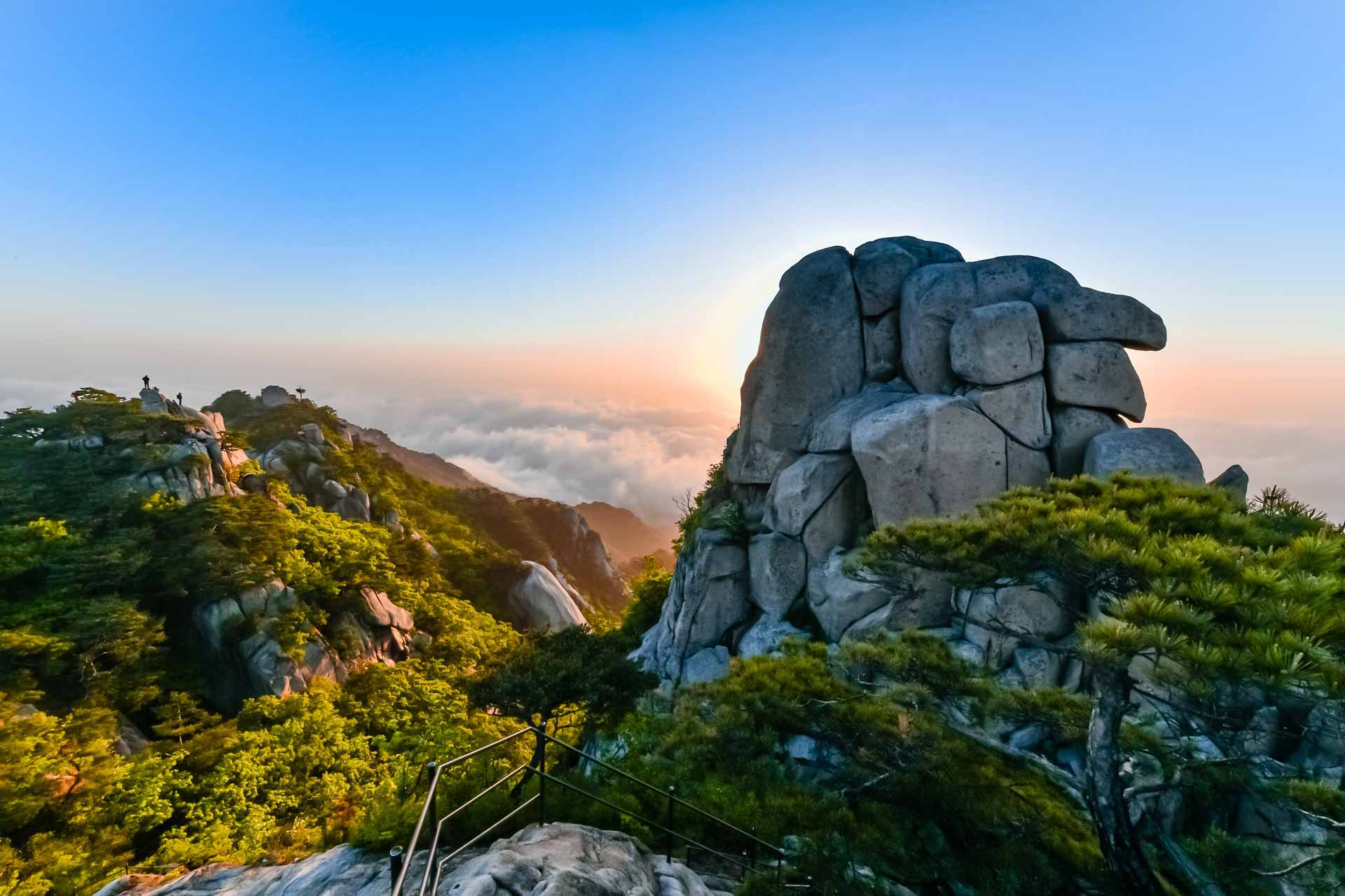 PHOTO BY Jae Ik Lee | NIKON D850 | 2024:05:12 05:42:04 | ISO-100 | 1/13 sec | f 22 | 14 mm | EV=0 | ● WIDTH:  HEIGHT: