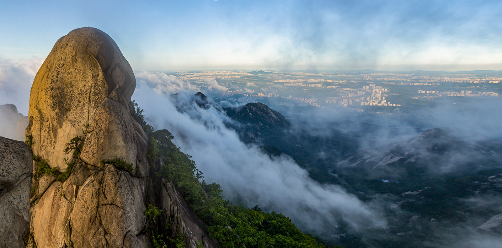 PHOTO BY MINKYUKIM | Canon EOS 5D Mark III | 2024:05:27 05:38:36 | ISO-200 | 1/50 sec | f 14 | 24 mm | EV=0 | ● WIDTH:1600 pixels  HEIGHT:793 pixels