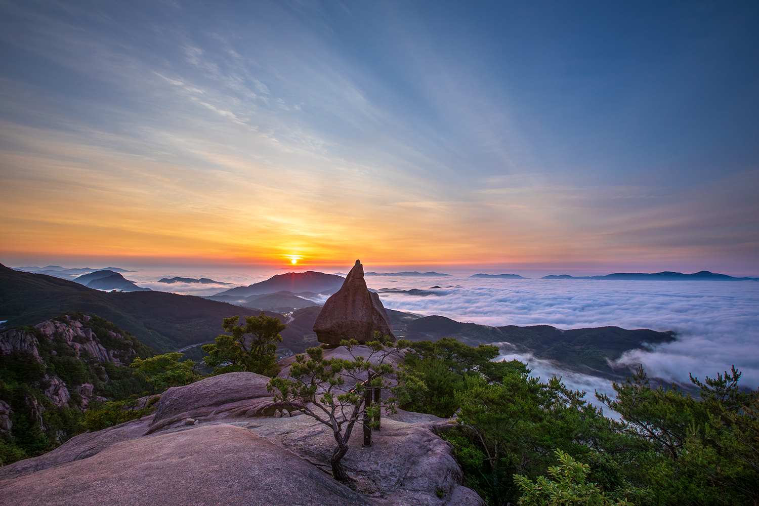 PHOTO BY  | Canon EOS 5D Mark IV | 2024:06:10 05:21:27 | ISO-200 | 1/125 sec | f 11 | 16 mm | EV=0 | ● WIDTH:1500 pixels  HEIGHT:1000 pixels