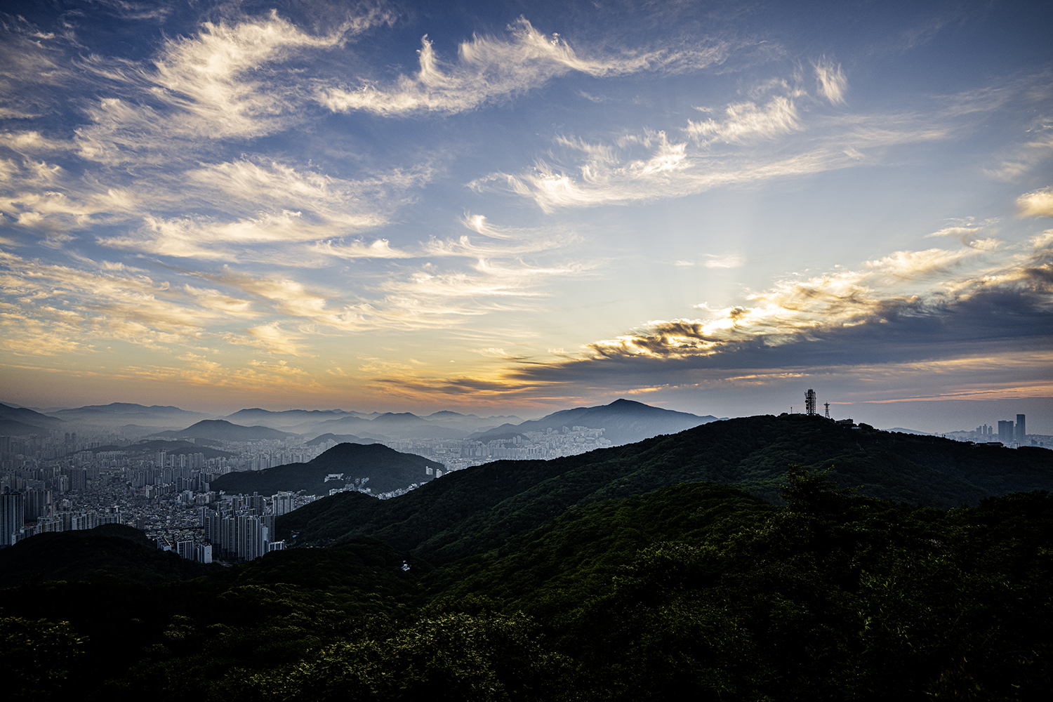PHOTO BY KWON BYUNG JIN | NIKON Z 8 | 2024:06:18 05:29:31 | ISO-100 | 1/30 sec | f 11 | 16 mm | EV=0 | ● WIDTH:1500 pixels  HEIGHT:1000 pixels