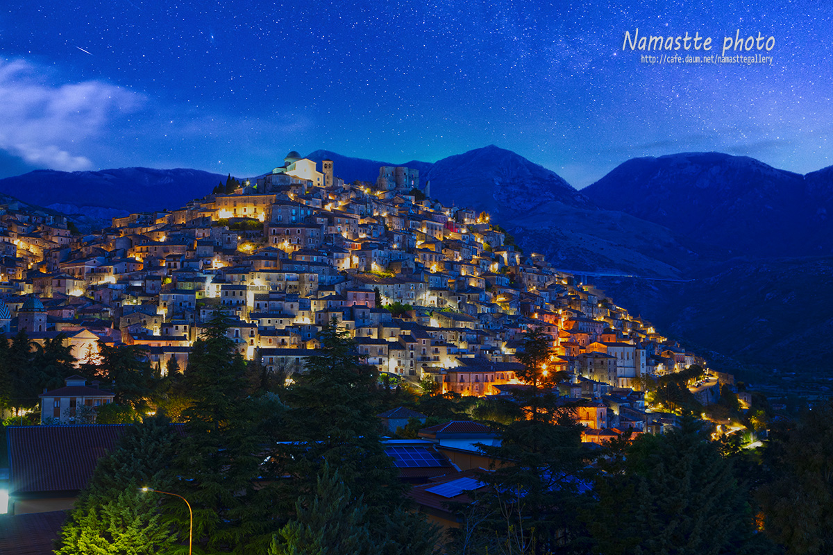 PHOTO BY LEE PILKOO | Canon EOS 5D Mark IV | 2024:04:27 12:30:08 | ISO-200 | 30/1 sec | f 8 | 58 mm | EV=0.7 | ● WIDTH:1200 pixels  HEIGHT:800 pixels
