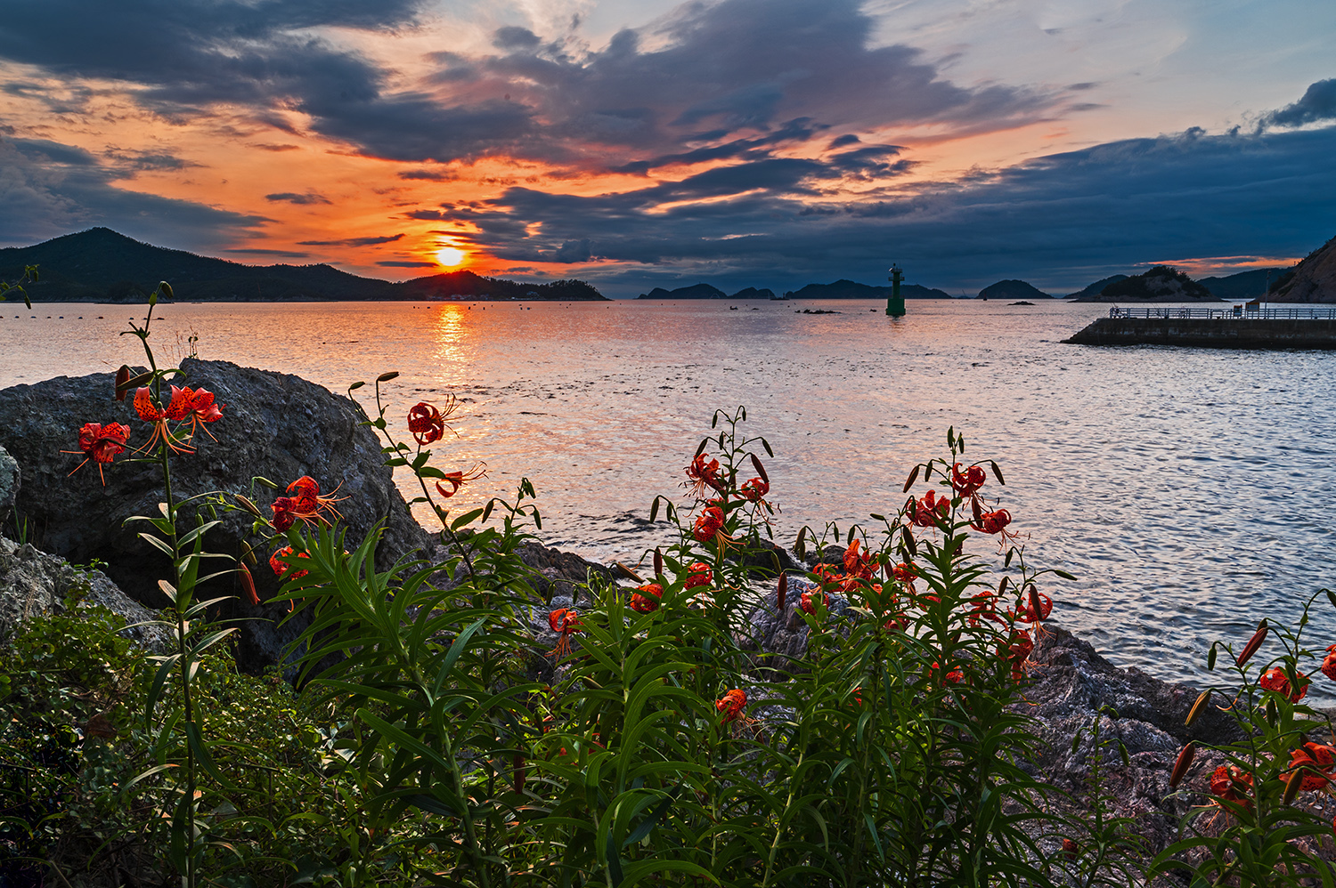 PHOTO BY  | NIKON Z 6_2 | 2024:07:14 19:35:49 | ISO-200 | 1/15 sec | f 16 | 28 mm | EV=-0.3 | ● WIDTH:1500 pixels  HEIGHT:998 pixels