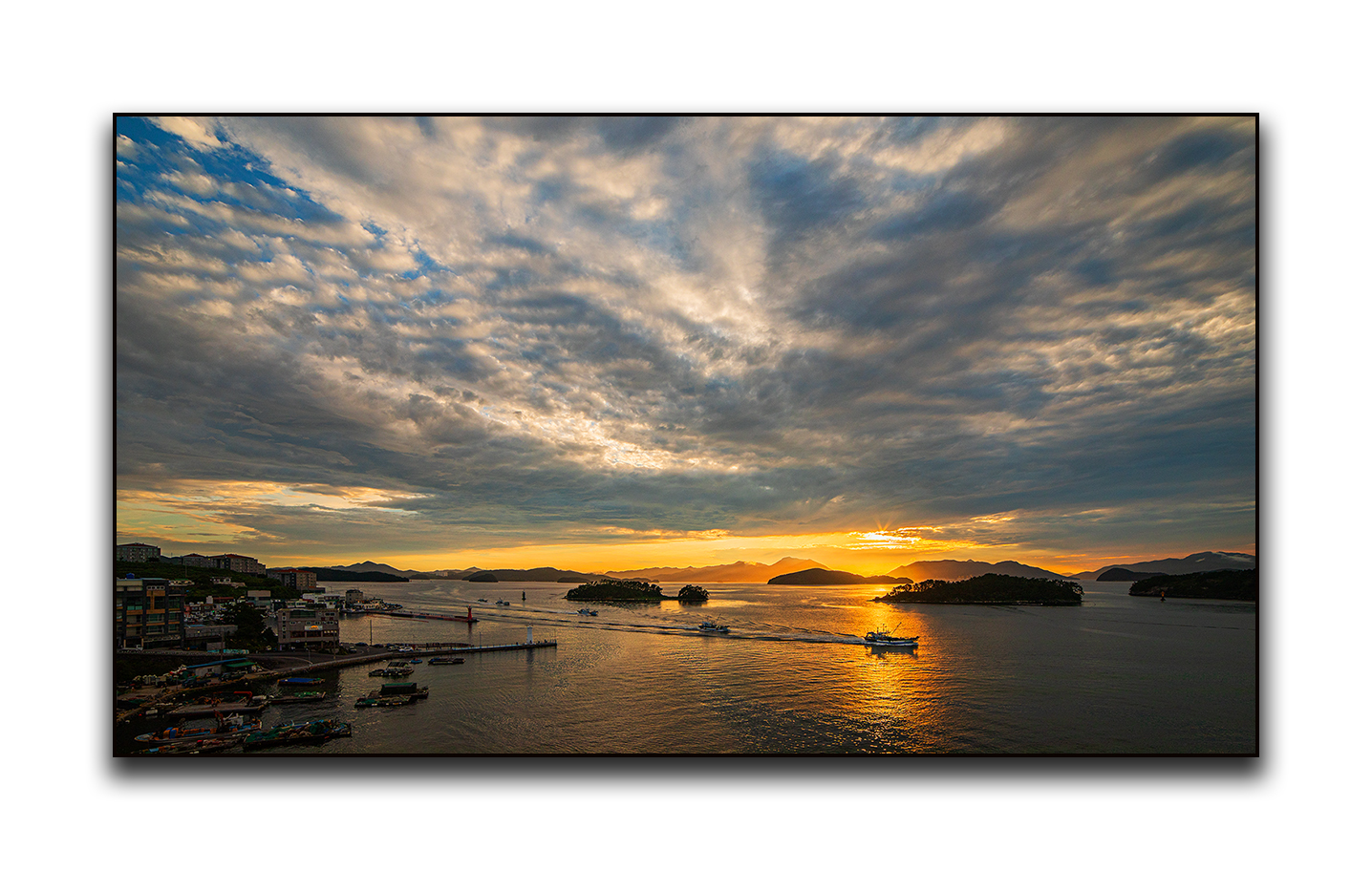 PHOTO BY  | Canon EOS 5D Mark IV | 2024:07:19 20:00:02 | ISO-100 | 1/400 sec |  |  | EV=0 | ● WIDTH:1436 pixels  HEIGHT:911 pixels