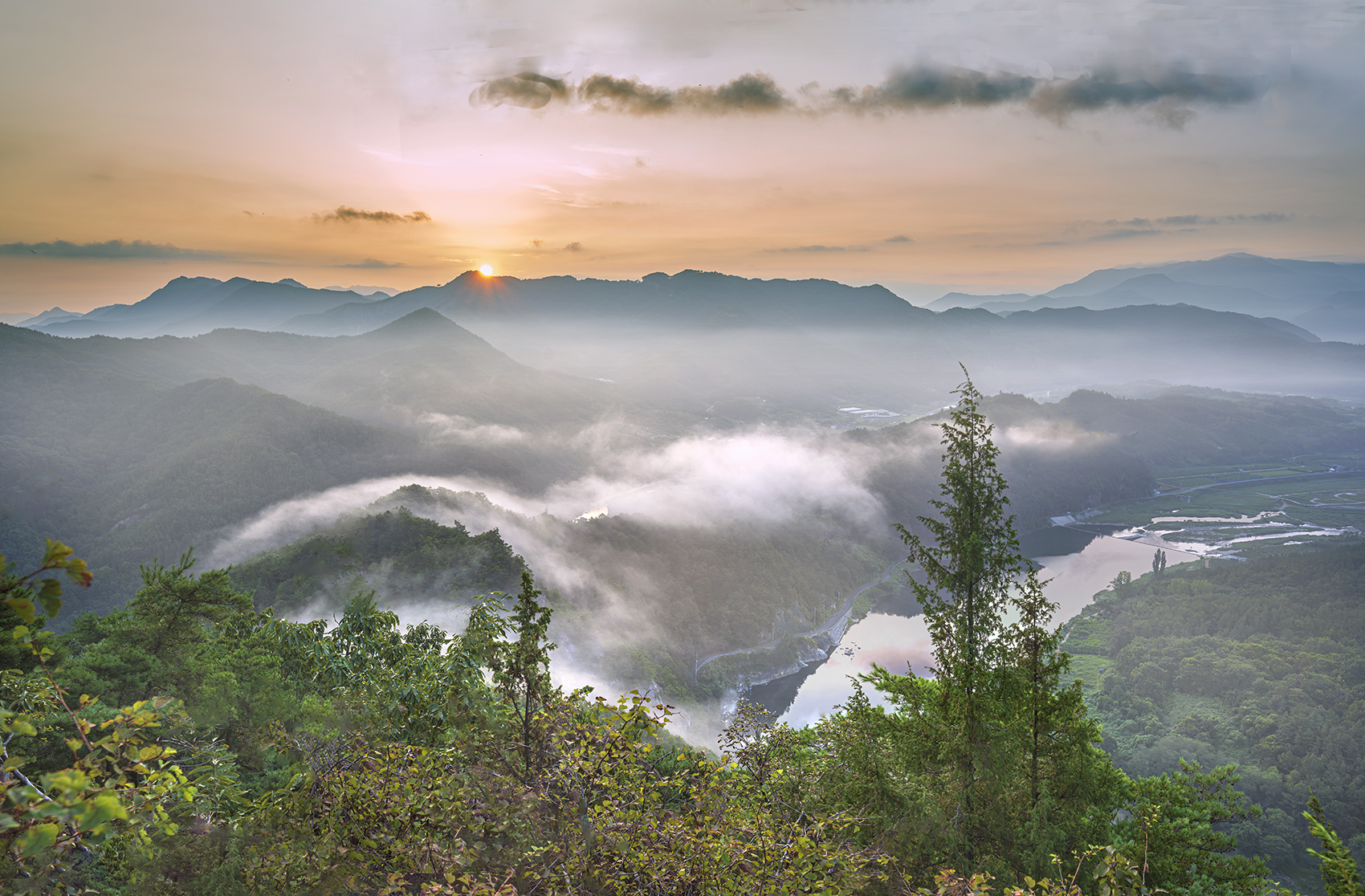 PHOTO BY  | NIKON Z 7_2 | 2024:08:18 06:10:01 | ISO-100 | 1/25 sec | f 10 | 24 mm | EV=0 | ● WIDTH:1700 pixels  HEIGHT:1116 pixels