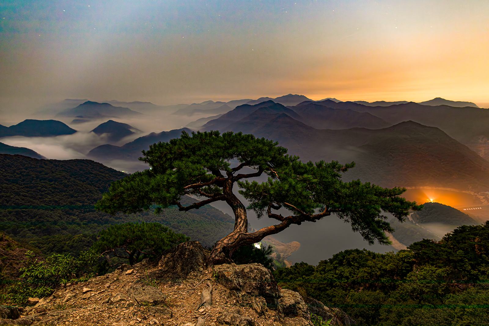 PHOTO BY  | Canon EOS 5D Mark IV | 2024:08:25 04:31:23 | ISO-400 | 30/1 sec | f 2.8 | 24 mm | EV=0 | ● WIDTH:1600 pixels  HEIGHT:1067 pixels