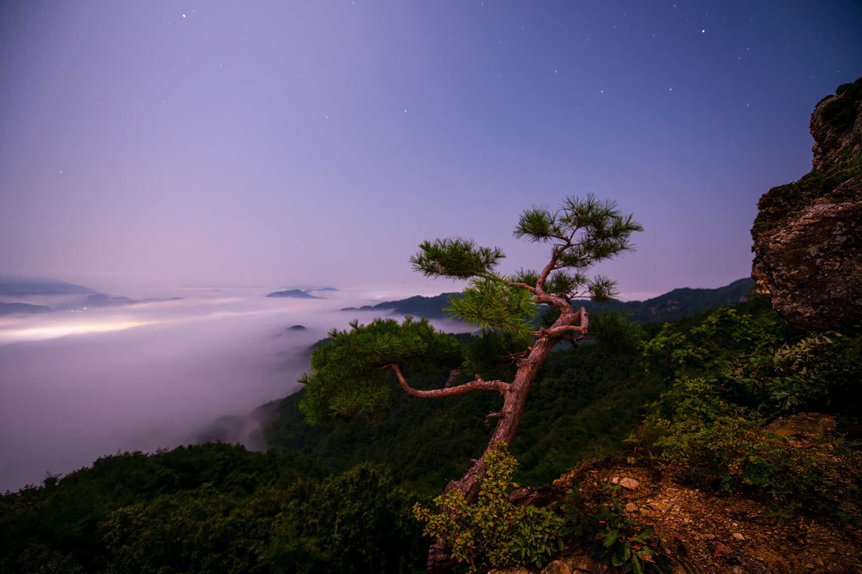 PHOTO BY  | NIKON D850 | 2024:08:24 04:00:55 | ISO-320 | 15/1 sec | f 4 | 14 mm | EV=0 | ● WIDTH:1700 pixels  HEIGHT:1133 pixels