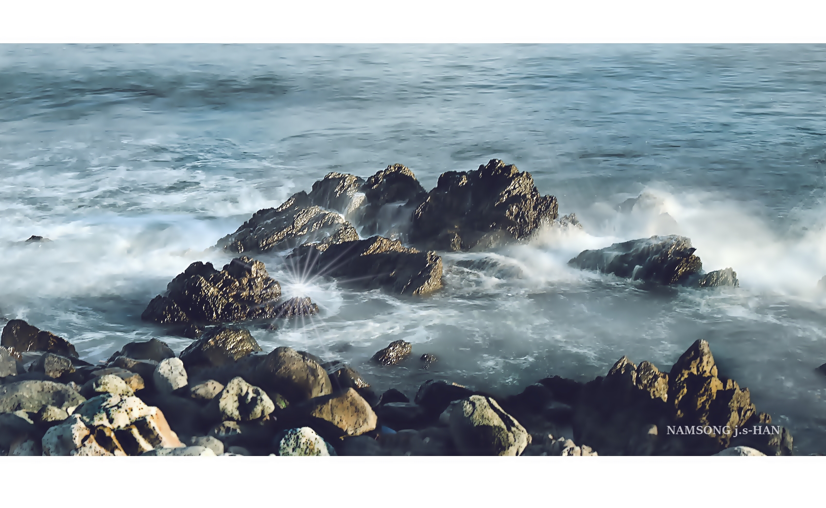 PHOTO BY  | NIKON Z 6_2 | 2024:08:28 18:01:25 | ISO-200 | 16/10 sec | f 6 | 61 mm | EV=-1.3 | ● WIDTH:1700 pixels  HEIGHT:850 pixels