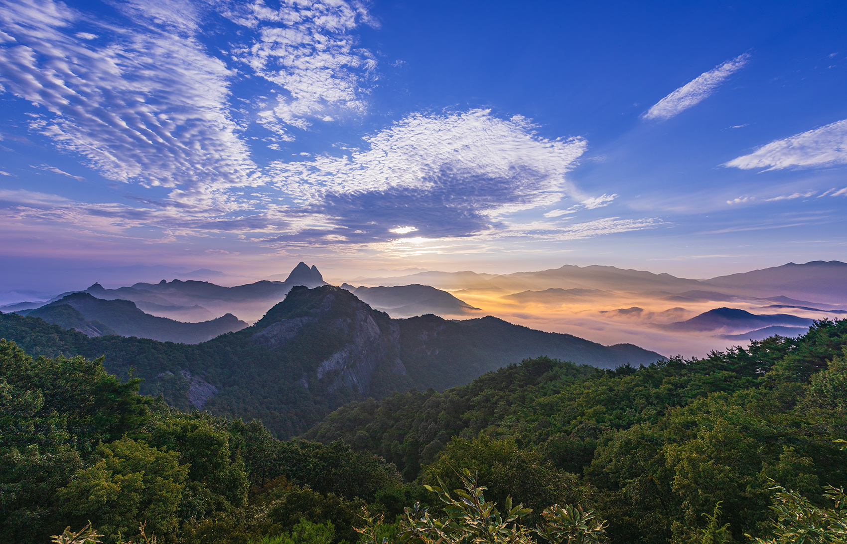 PHOTO BY JHG | Canon EOS 5D Mark IV | 2024:09:02 06:37:42 | ISO-100 | 1/200 sec | f 9 | 16 mm | EV=0 | ● WIDTH:1700 pixels  HEIGHT:1091 pixels