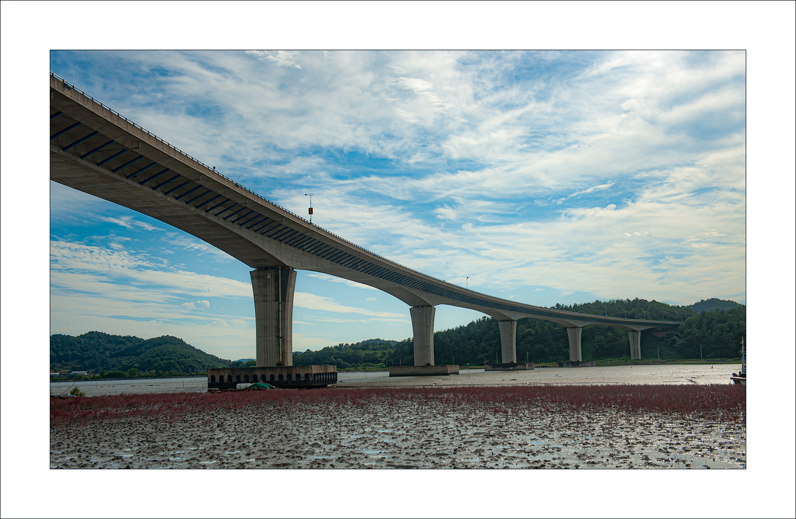   | PHOTO BY :   |