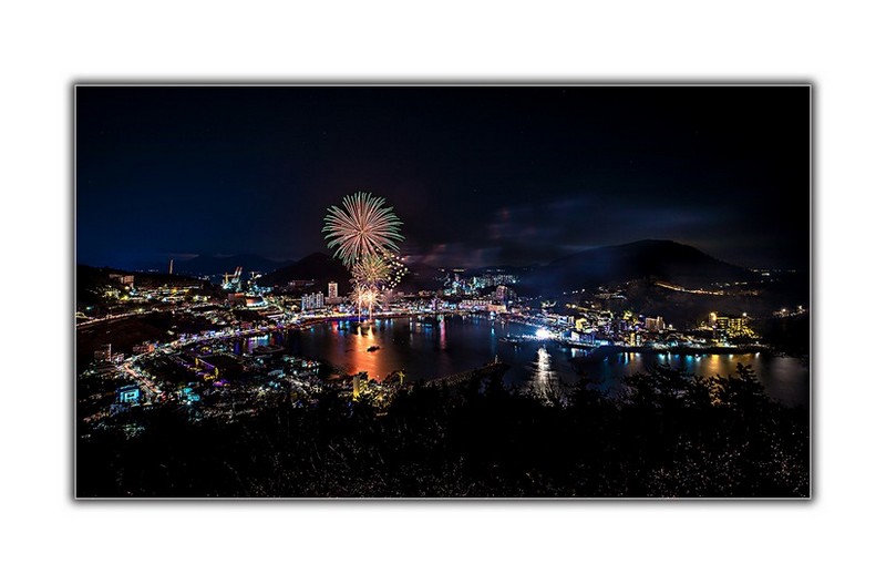 PHOTO BY  | Canon EOS 5D Mark IV  | 2023:12:31 20:24:31  | ISO-100 | 63/10 sec | f 8 | 18 mm | EV=0 | ● WIDTH:1436 pixels  HEIGHT:911 pixels