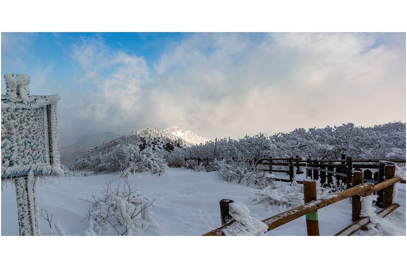 PHOTO BY MINKYUKIM  | Canon EOS 5D Mark III  | 2024:03:08 09:19:28  | ISO-200 | 1/80 sec | f 18 | 24 mm | EV=0 | ● WIDTH:1600 pixels  HEIGHT:807 pixels