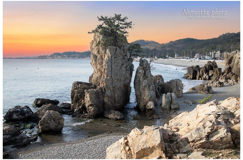 PHOTO BY LEE PILKOO  | Canon EOS 5D Mark IV  | 2024:03:18 08:16:37  | ISO-400 | 1/250 sec | f 8 | 35 mm | EV=-0.7 | ● WIDTH:1200 pixels  HEIGHT:800 pixels