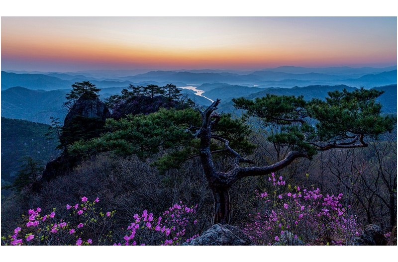 PHOTO BY MINKYUKIM  | Canon EOS 5D Mark III  | 2024:04:14 05:19:13  | ISO-200 | 1/1 sec | f 8 | 24 mm | EV=0 | ● WIDTH:1600 pixels  HEIGHT:926 pixels