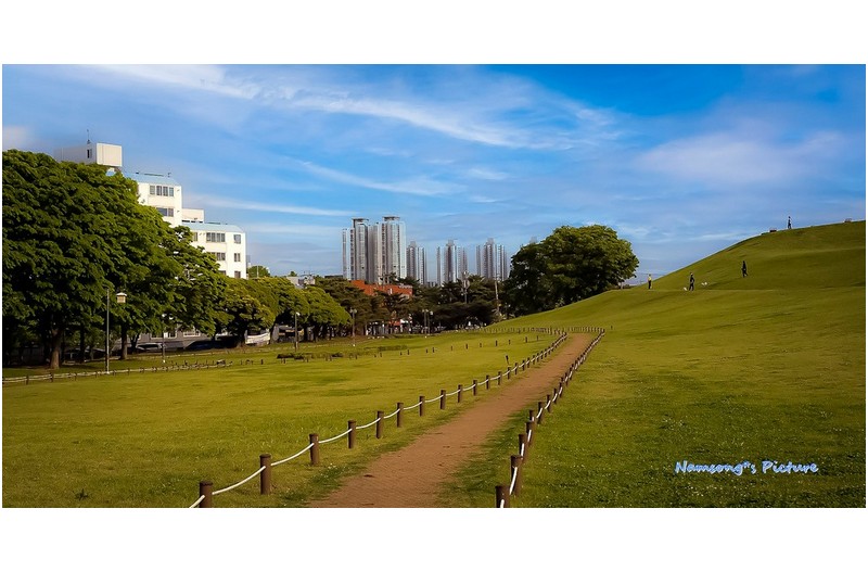 PHOTO BY  | NIKON Z fc  | 2024:05:01 17:10:35  | ISO-200 | 1/125 sec | f 18 | 32 mm | EV=0.7 | ● WIDTH:2000 pixels  HEIGHT:1029 pixels
