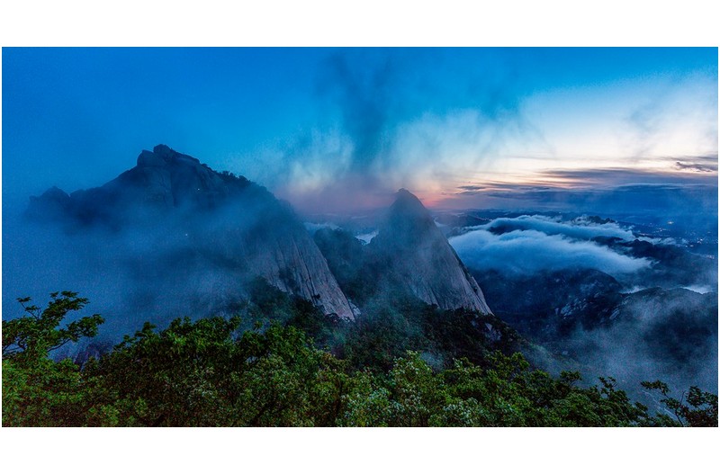 PHOTO BY MINKYUKIM  | Canon EOS 5D Mark III  | 2024:05:16 04:30:36  | ISO-800 | 1/15 sec | f 2.8 | 24 mm | EV=0 | ● WIDTH:1600 pixels  HEIGHT:850 pixels