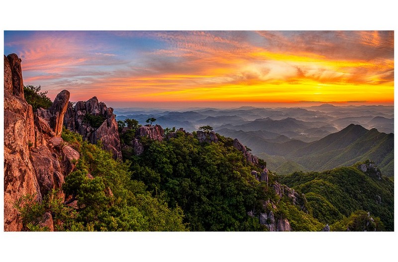 PHOTO BY  | NIKON D850  | 2024:06:21 05:01:24  | ISO-200 | 1/30 sec | f 8 | 17 mm | EV=-1.7 | ● WIDTH:1420 pixels  HEIGHT:854 pixels