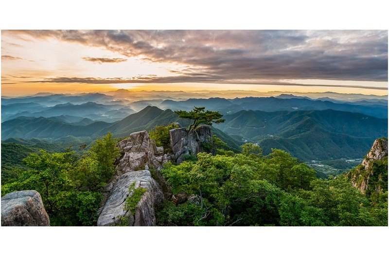 PHOTO BY MINKYUKIM  | Canon EOS 5D Mark III  | 2024:06:28 05:14:36  | ISO-200 | 1/30 sec | f 10 | 16 mm | EV=0 | ● WIDTH:1600 pixels  HEIGHT:814 pixels