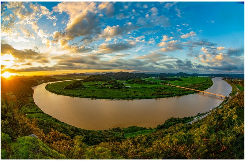PHOTO BY  | NIKON D850  | 2024:07:22 05:43:52  | ISO-100 | 1/40 sec | f 9 | 14 mm | EV=0 | ● WIDTH:1500 pixels  HEIGHT:975 pixels