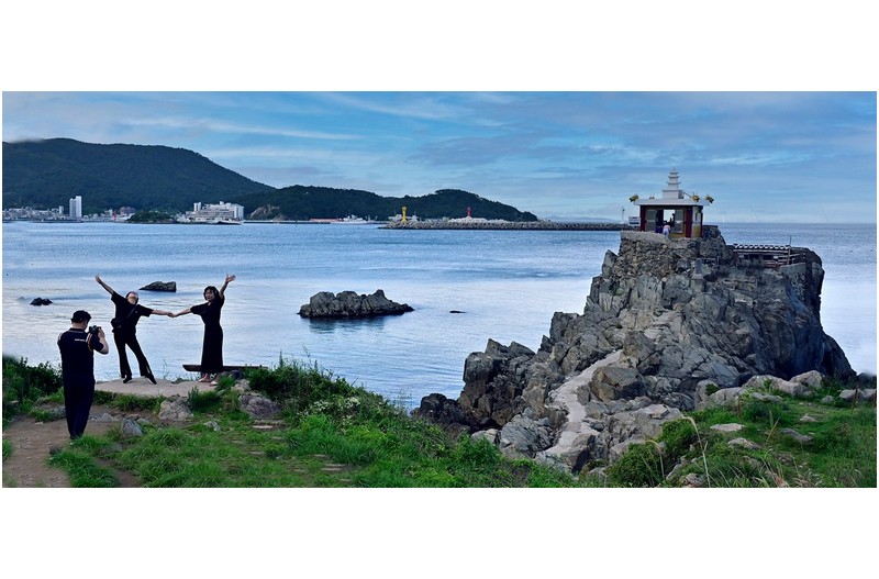 PHOTO BY HAN_JONGSOO  | NIKON Z fc  | 2024:07:24 17:41:17  | ISO-100 | 1/250 sec | f 5.6 | 24 mm | EV=-1 | ● WIDTH:1800 pixels  HEIGHT:816 pixels
