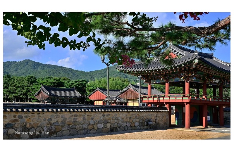 PHOTO BY HAN_JONGSOO  | NIKON Z fc  | 2024:08:01 17:33:01  | ISO-200 | 1/125 sec | f 13 | 28 mm | EV=0 | ● WIDTH:1800 pixels  HEIGHT:1011 pixels