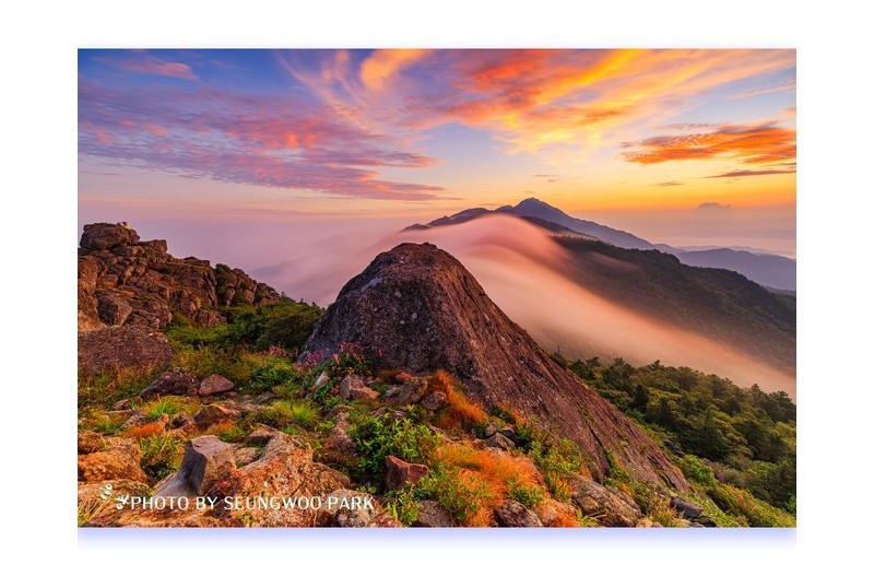 PHOTO BY PARK SEUNGWOO  | Canon EOS 5D Mark IV  | 2024:08:17 06:05:48  | ISO-125 | 30/1 sec | f 8 | 16 mm | EV=0 | ● WIDTH:2400 pixels  HEIGHT:1900 pixels