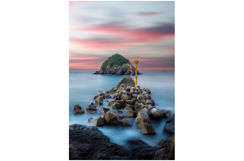   | PHOTO BY :   |