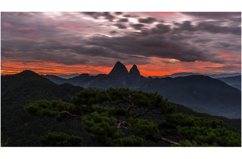 PHOTO BY lee seung un  | ILCE-1  | 2024:09:11 05:40:16  | ISO-100 | 30/1 sec | f 7.1 | 35 mm | EV=0 | ● WIDTH:7111 pixels  HEIGHT:4000 pixels