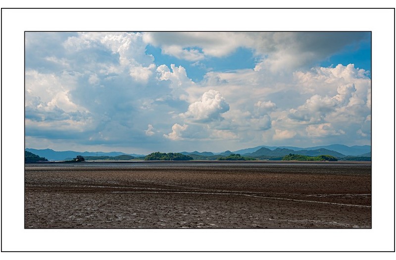   | PHOTO BY :   |