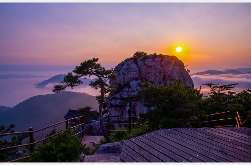 산정의 노을