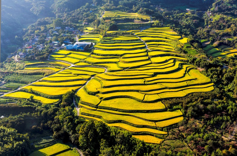 화음빛 산골 풍경